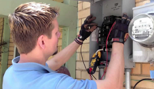 Hiring an Electrician: Essential Qualifications, Requirements, and Establishing a Successful Working Relationship